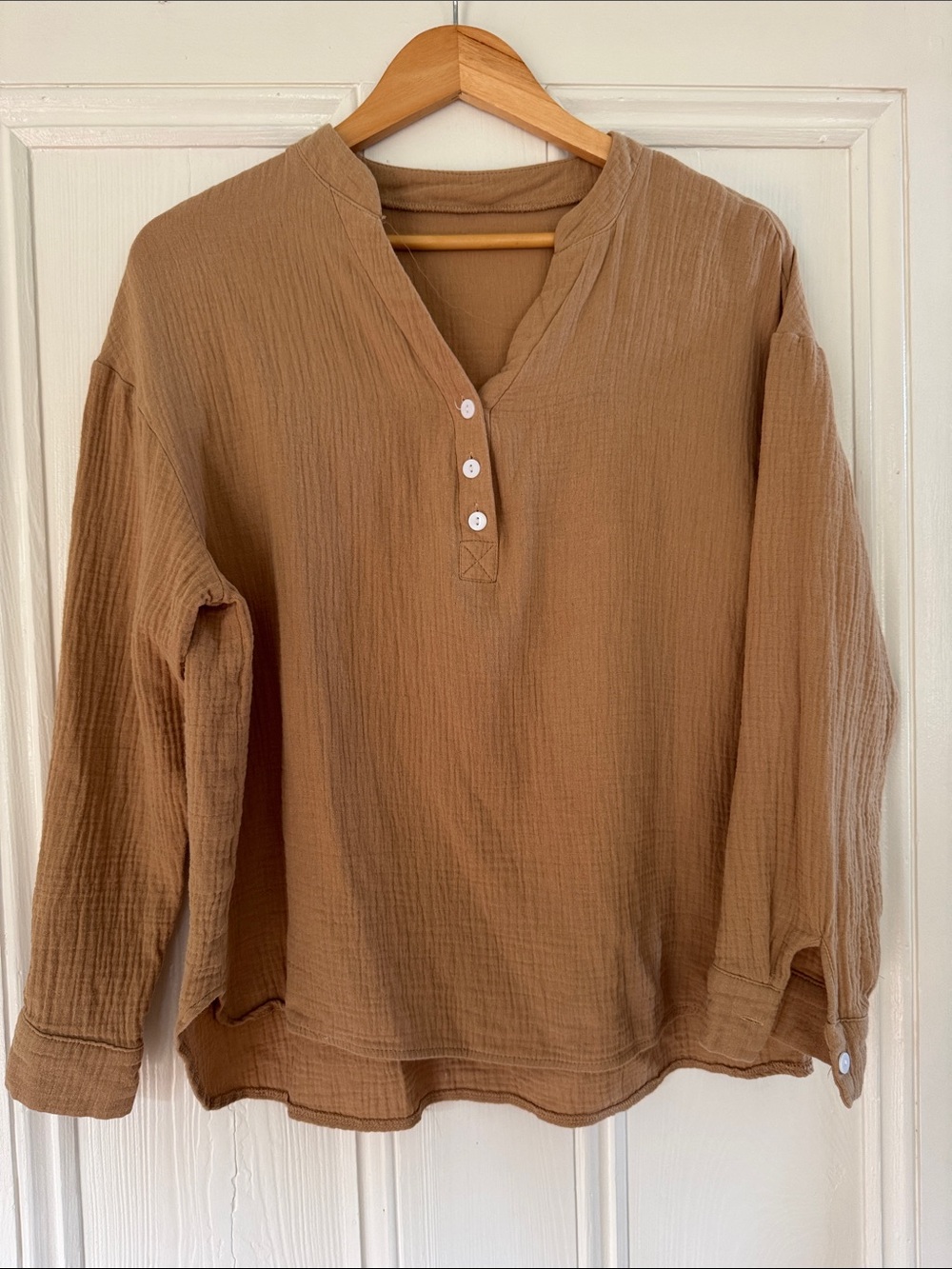 EUC 100% Cotton Gauze Henley Top in Camel sz LG